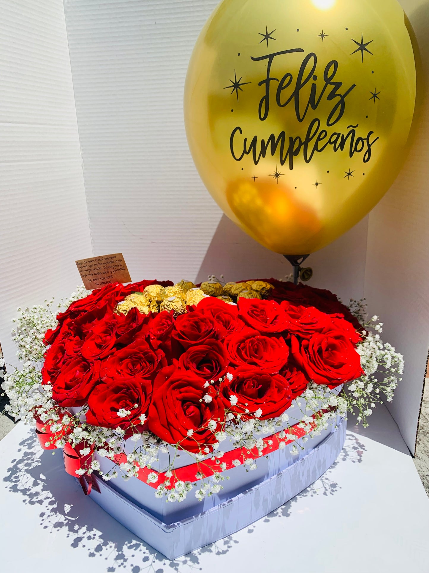 Bouquet 24 Rosas y Ferrero