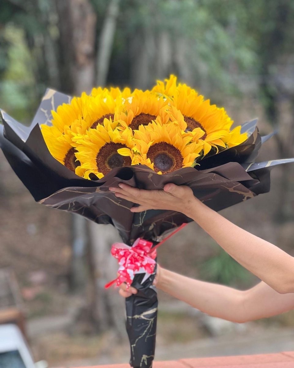 Ramo 24 girasol y Ferrero - Distri Regalos