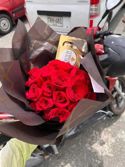 Ramo buchón 30 rosas y Ferrero - Distri Regalos