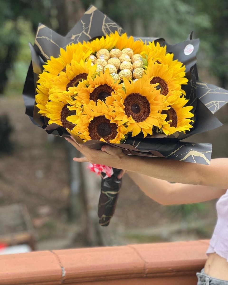 Ramo 24 girasol y Ferrero - Distri Regalos